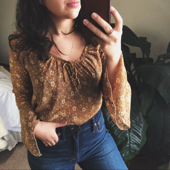 Tops - 🕊 ASTER floral peasant blouse